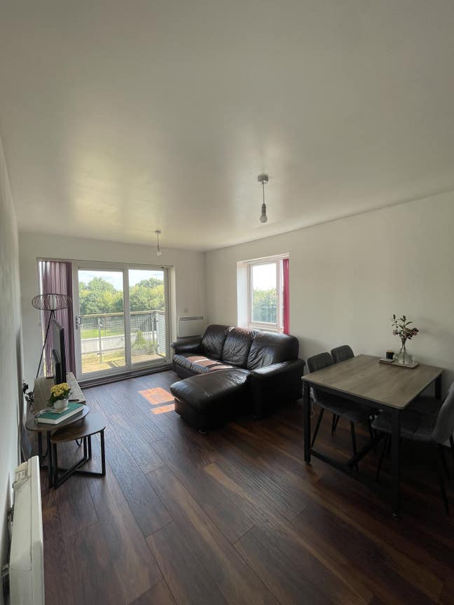 Double room with an an-suite (includes ALL bills)  Main Photo