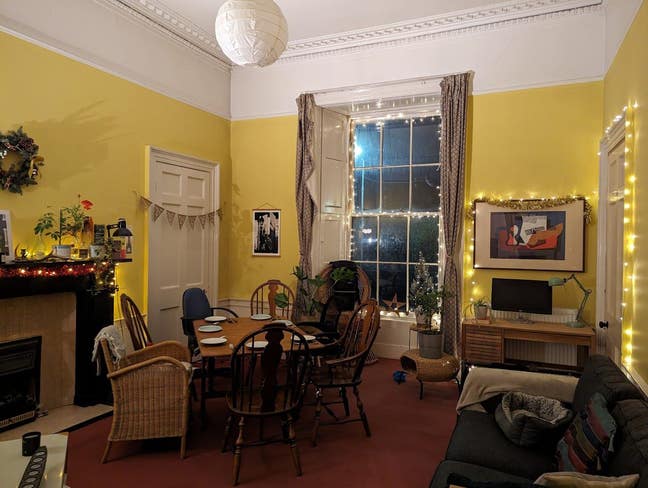 Cosy double room in large Stockbridge flat Main Photo