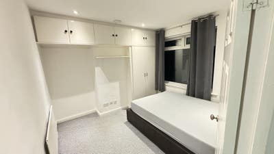 Double bedroom 8 minutes walk to Dagenham East St. Main Photo