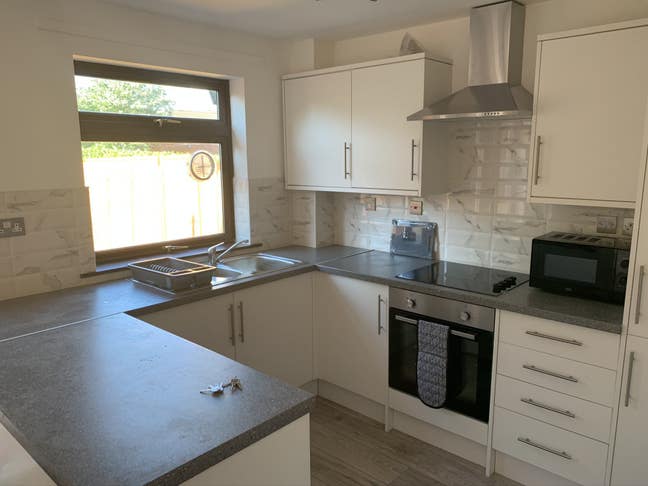 Professionals love this Room Close to City Hosp Main Photo