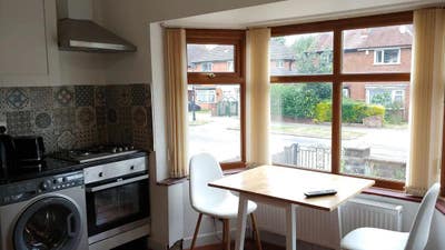 Cosy Double Bedroom Near QE Hospital & University Main Photo