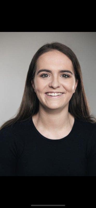 I am a professional female aged 27. I am a pr... Main Photo