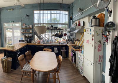 Room in Flatshare Between Manor House & Seven Sis. Main Photo