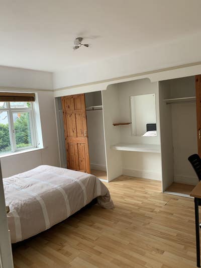 Room in a House Main Photo