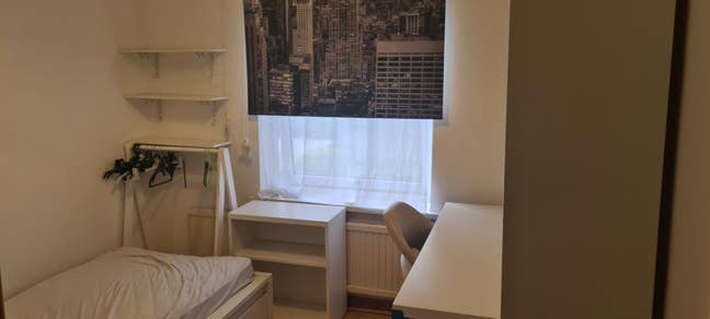 Quiet sunny single room to rent in the Chessels Be Main Photo