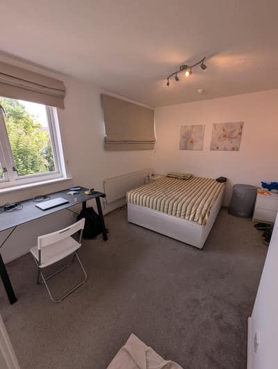 En-Suite Double Room- Cleaner & Gardening! SE16 Main Photo
