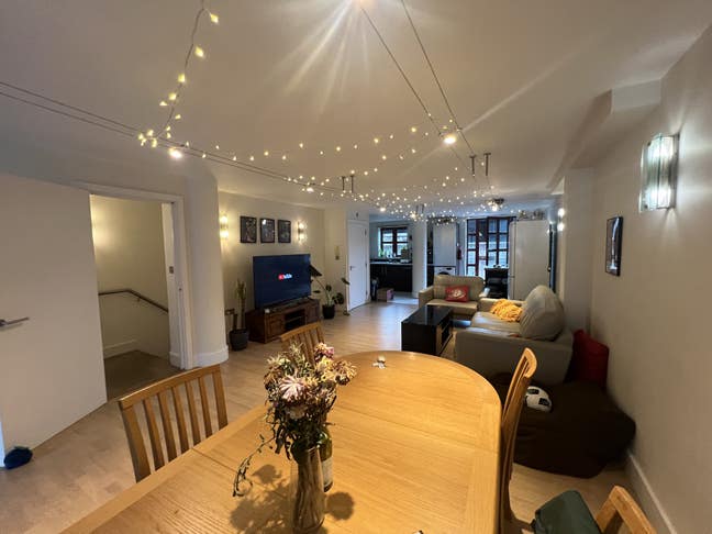 Huge Room with Great Natural Light Off Brick Lane Main Photo