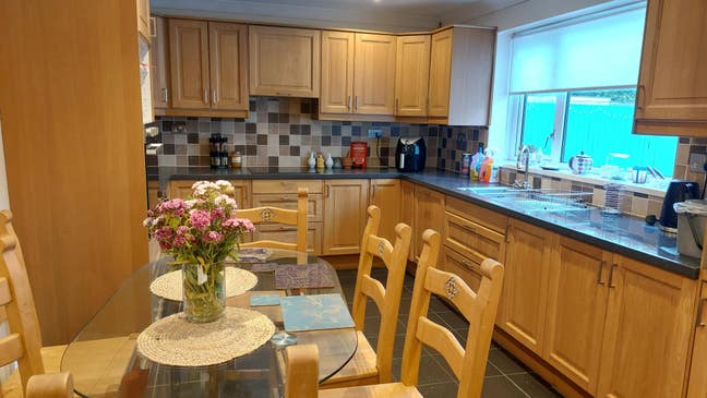 A large furnished room in a peaceful area. Main Photo