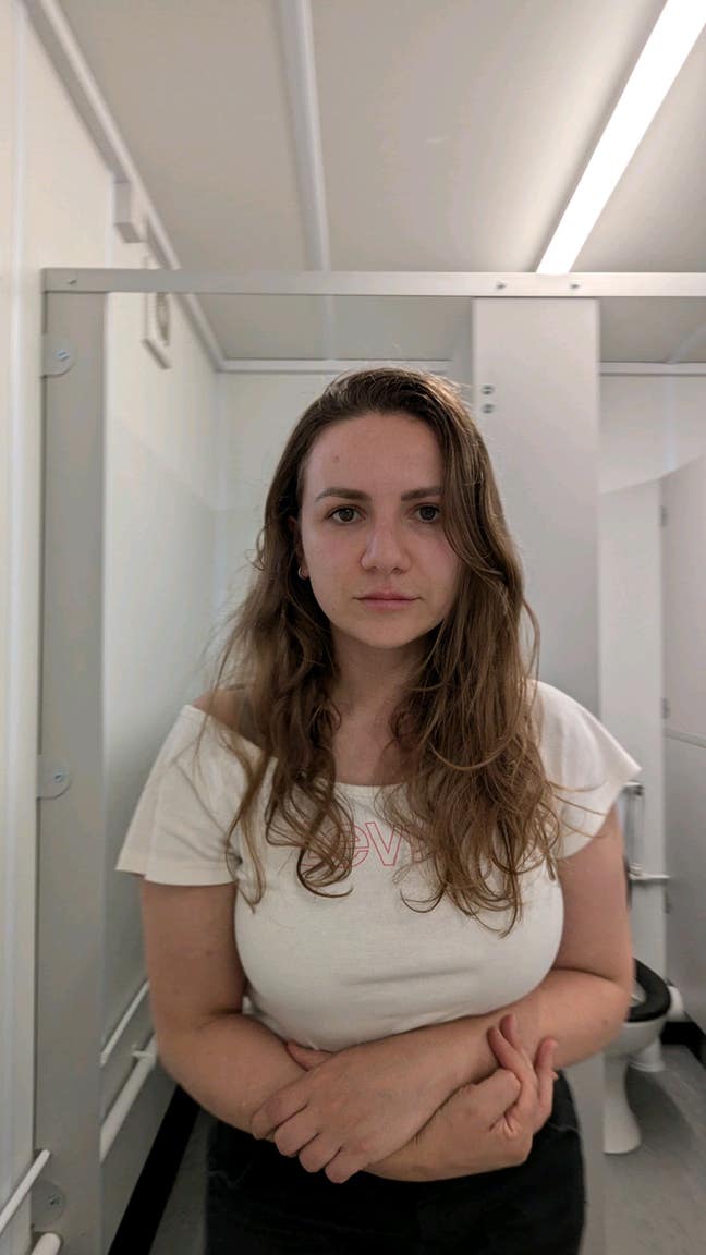 40 years old female looking for a Friendly House Main Photo