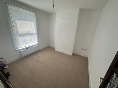 Room in Leckhampton for rent - just off Bath Road Main Photo