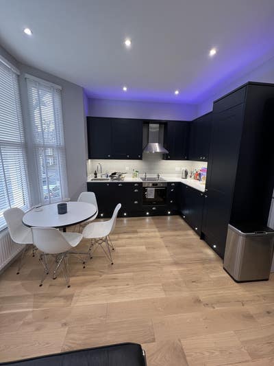 Double room in a 2 bedroom flat near Nottinghill   Main Photo