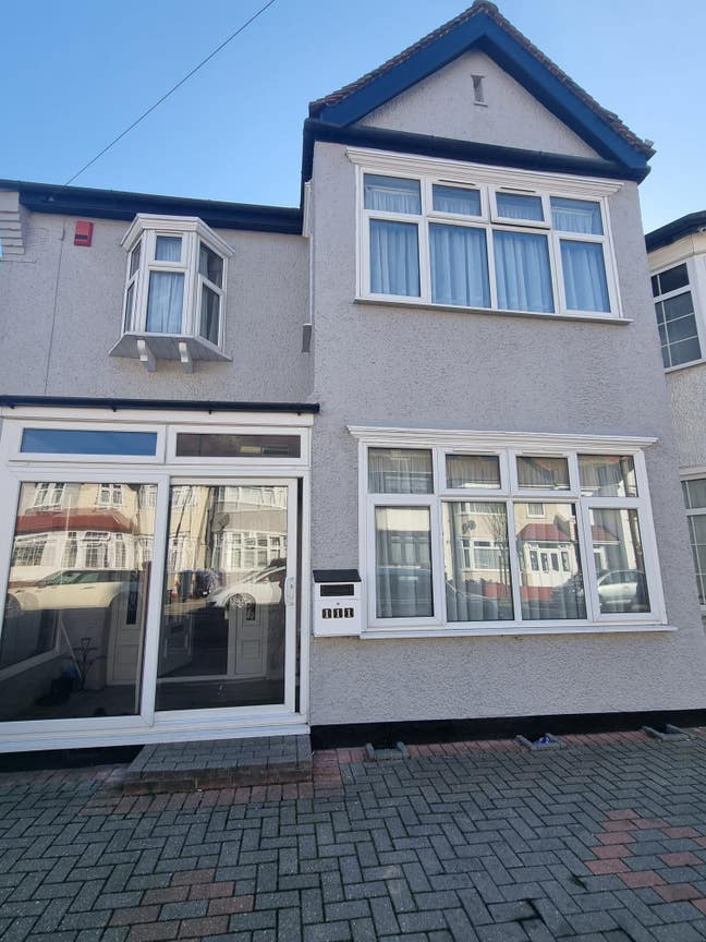 Room to Rent in a shared room Main Photo