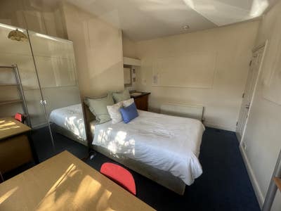 STUDENTS - 5 bed house available July 2026 Main Photo