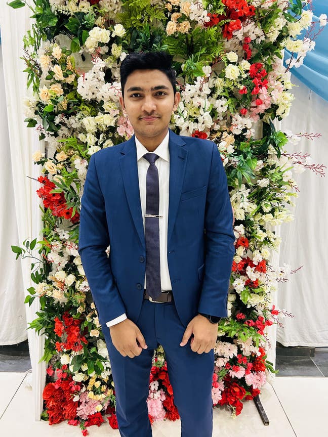 CA Professional Searching for flat share  Main Photo