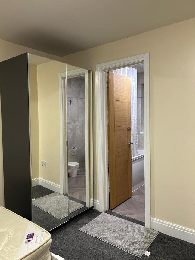  Beautiful Double En-Suite  Room Near City Center  Main Photo