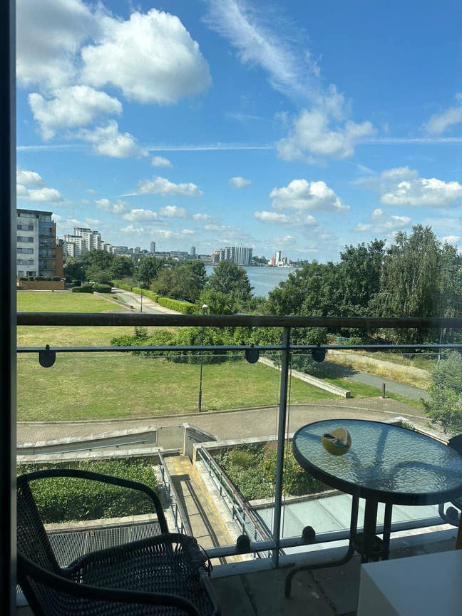 Double Room with a view of the Thames Main Photo