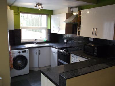 ·3 beds house fully furnished Main Photo