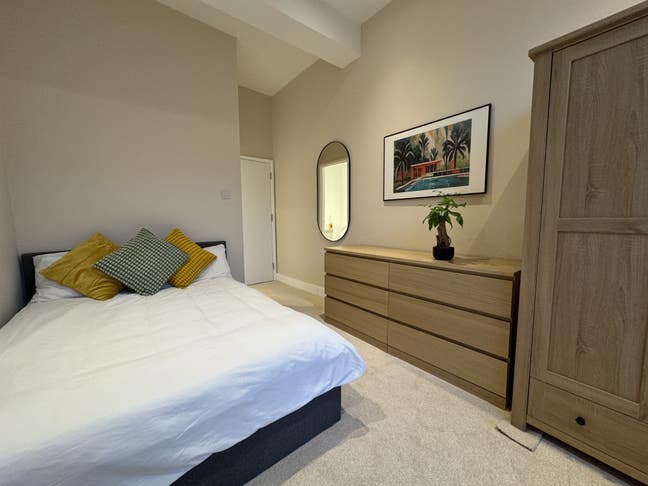 Double 'EnSuite' - £1300 (all-in) - 25 Nov Main Photo
