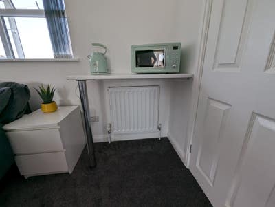 Super nice very large room with ensuite EV Charger Main Photo