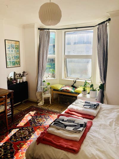 Bright bedroom in spacious maisonette 1 month let  Main Photo