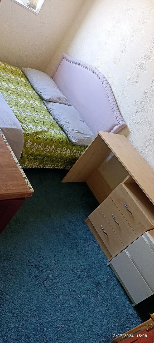 Bills Included - LS10 Two Double rooms   Main Photo