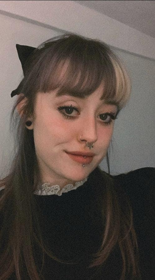 Professional Female seeks a single or double room Main Photo