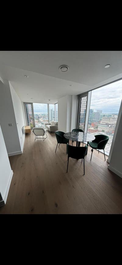 Bedroom with en-suite bathroom Main Photo