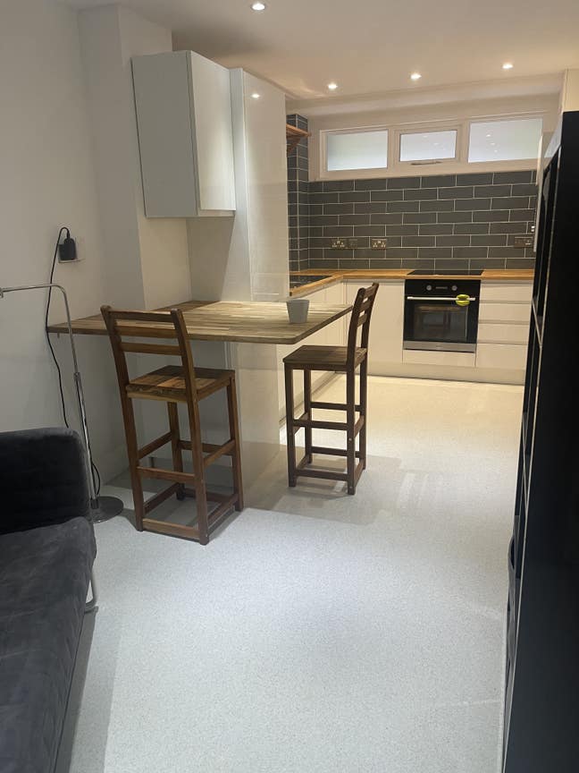 Small 1 bedroom flat newly refurbed Main Photo