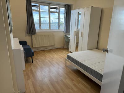 Spacious Double Room Available Now – Stepney E1 Main Photo