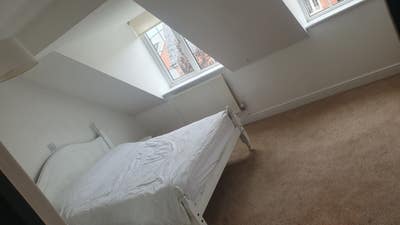 Whole top floor of a lovely town house Main Photo