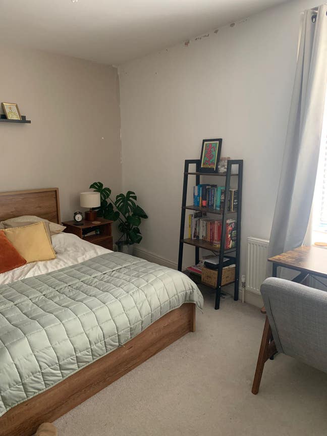Double room in shared female house Main Photo