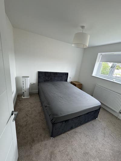 Lovely double en suite room in a newly built house Main Photo