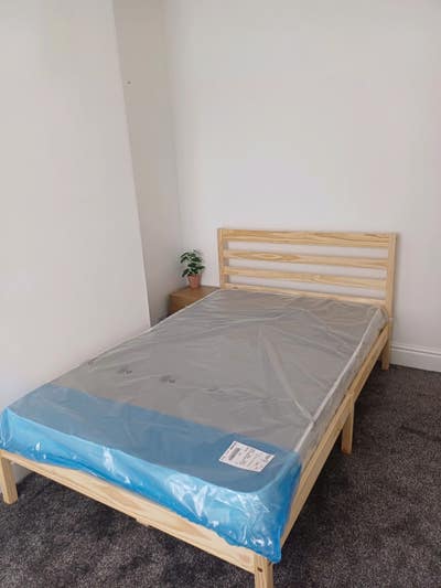 Double room available opposite park Main Photo