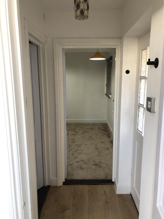 A spacious one bedroom flat available for rent. Main Photo