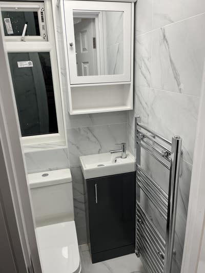 Large single  Room on Loft with fitted Cupboard  Main Photo