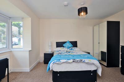 Our Biggest Double Ensuite Central Location  Main Photo