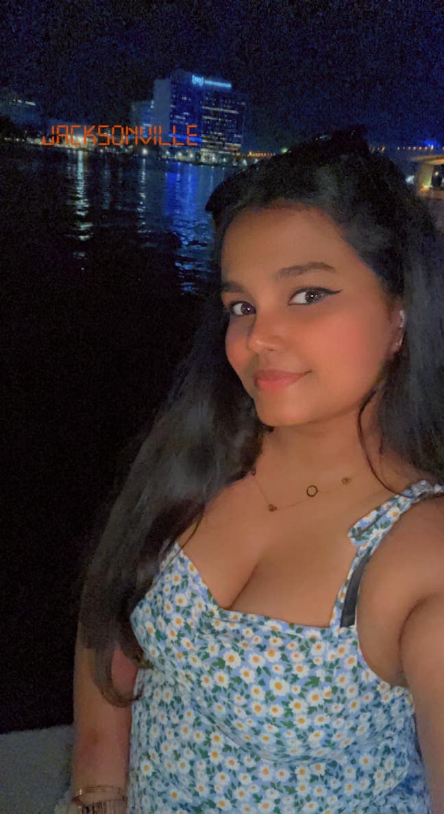 Room needed by professional couple Main Photo