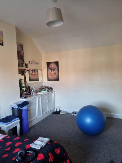 Short Rent in a Nice Double Room Main Photo