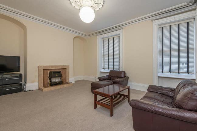 Room To Let In HD1 Main Photo