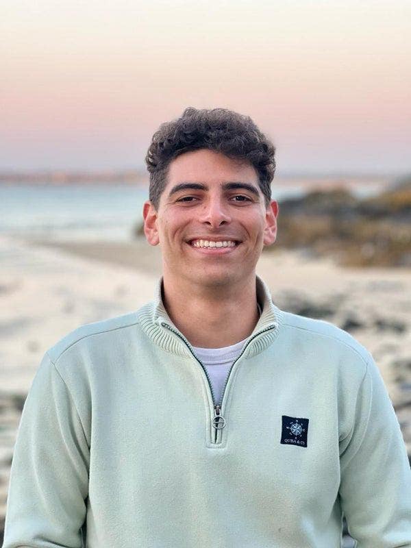 I am a professional male aged 29. I am lookin... Main Photo