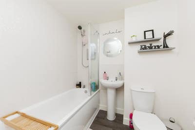 Single/2 Double Room, Fast Wifi, Close Train Stati Main Photo