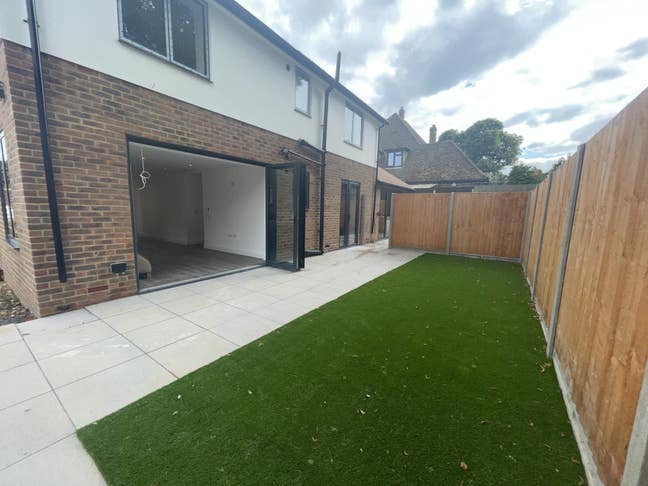 Luxury Double Room   Garden Flat Croydon  Main Photo