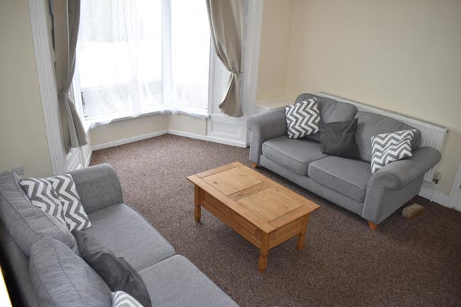 8 bed student house close to Swansea Uni and Bay Main Photo