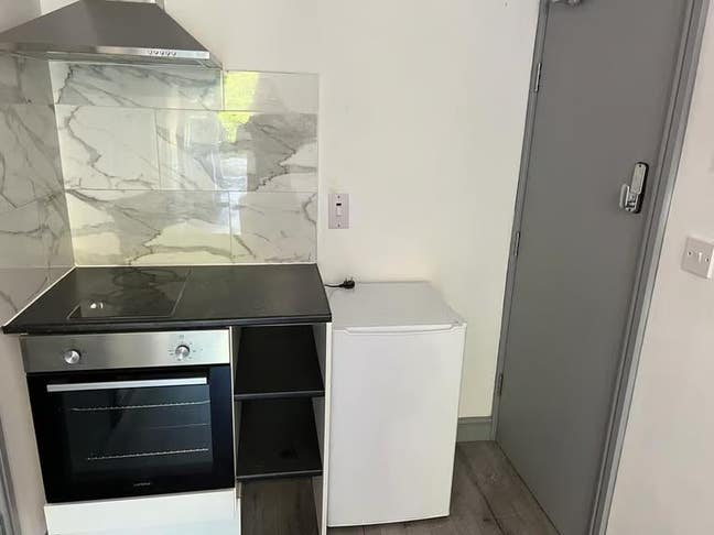 Studio Flat in Feltham TW14 9NR Main Photo