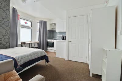 Special Offer: Refurbished Studio Flat SE18 Main Photo