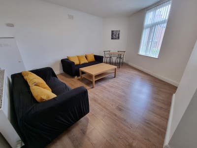 Burley 6 Bedroom House Share Available Main Photo