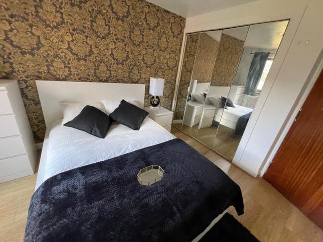Premium Double Room | £850 | All Bills Included Main Photo