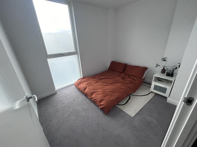 Spacious Bedroom in 2-bed Flat New Build Furnished Main Photo