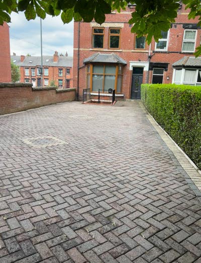 New- Modern-3Min Walk to Hospitals-5Min to Centre  Main Photo