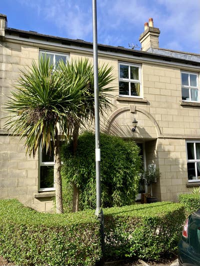 Beautiful double room in a house in Lansdown.   Main Photo
